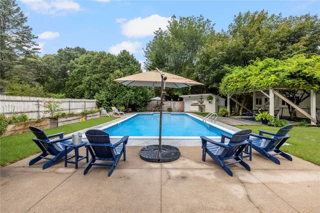 $875,000 | 471 Annaquatucket Road, North Kingstown, RI 02852