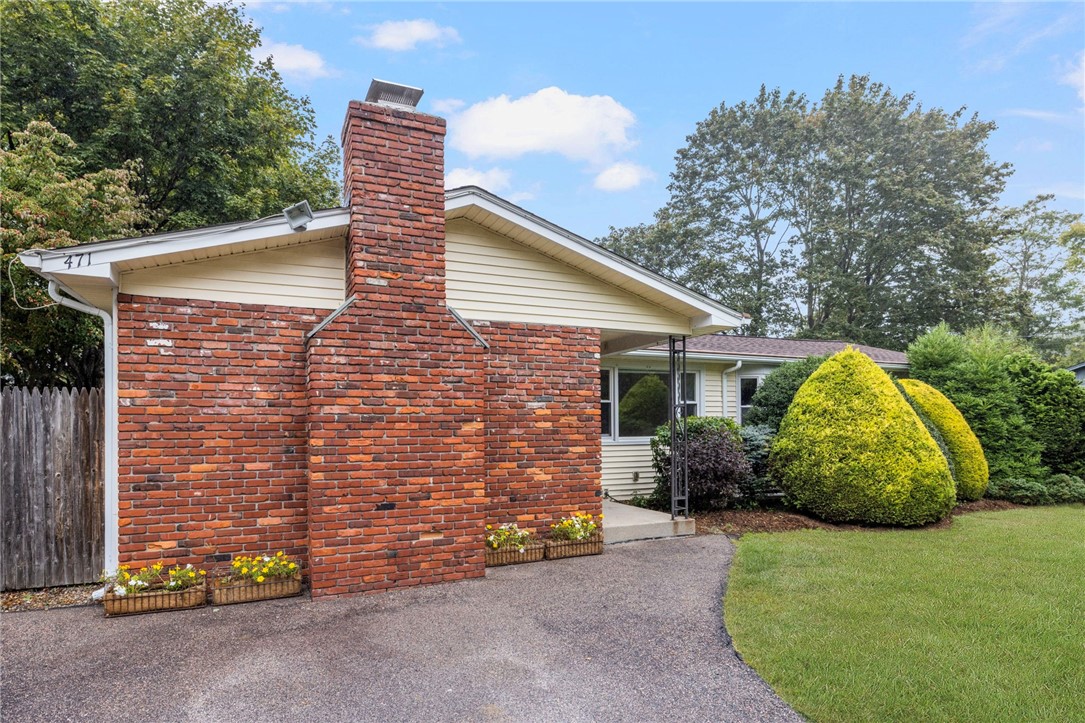 471 Annaquatucket Road North Kingstown, RI 02852 - Photo 3 of 50