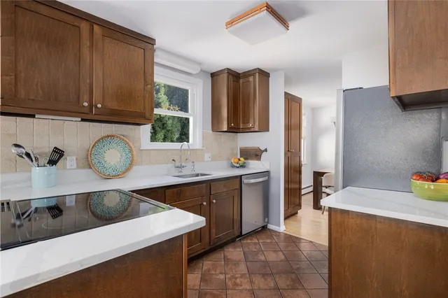 $875,000 | 471 Annaquatucket Road, North Kingstown, RI 02852