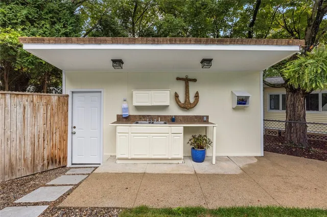 $875,000 | 471 Annaquatucket Road, North Kingstown, RI 02852