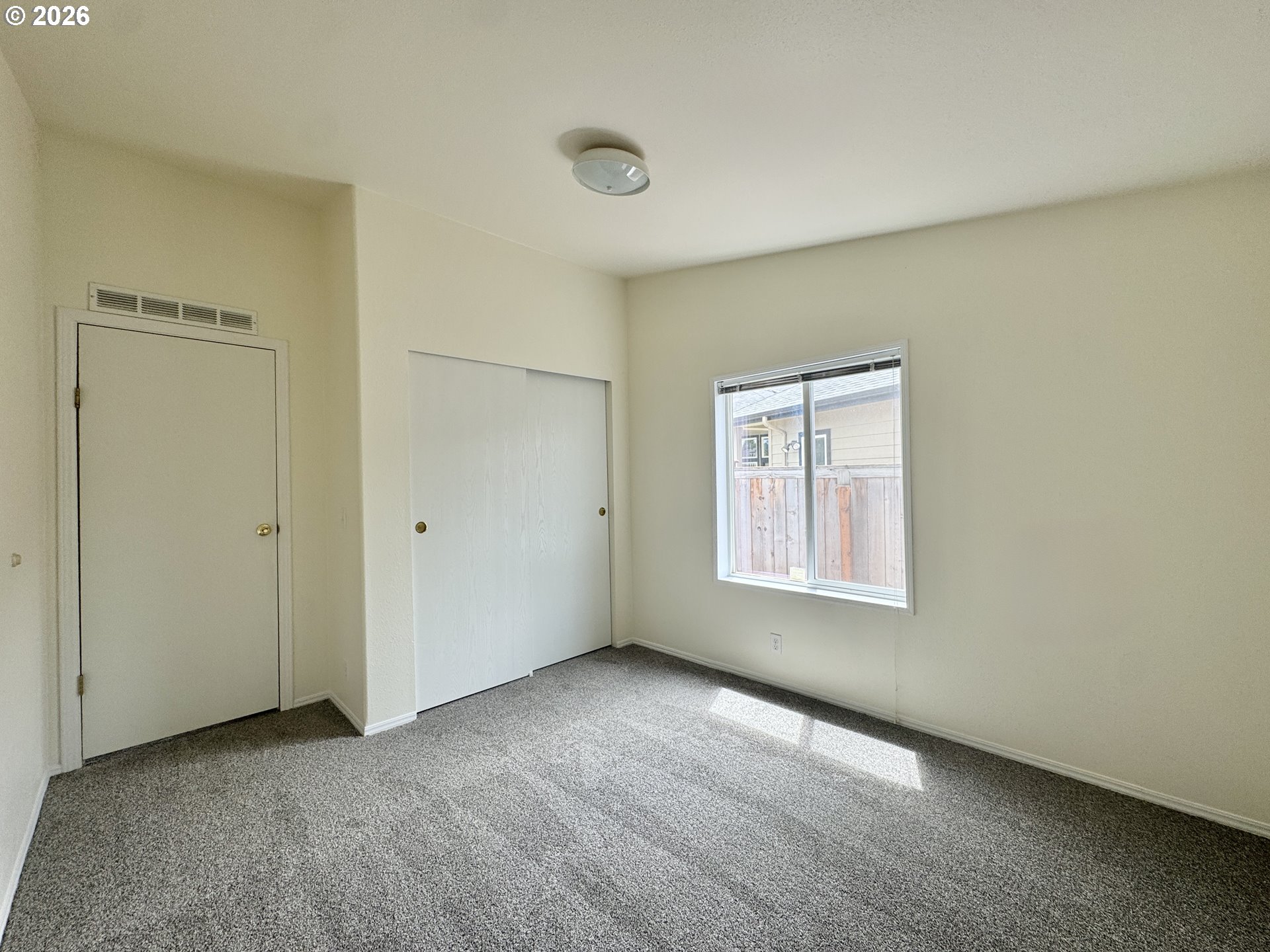 962 Rainbow Drive Springfield, OR 97477 - Photo 6 of 48 Living Room/Dining Room