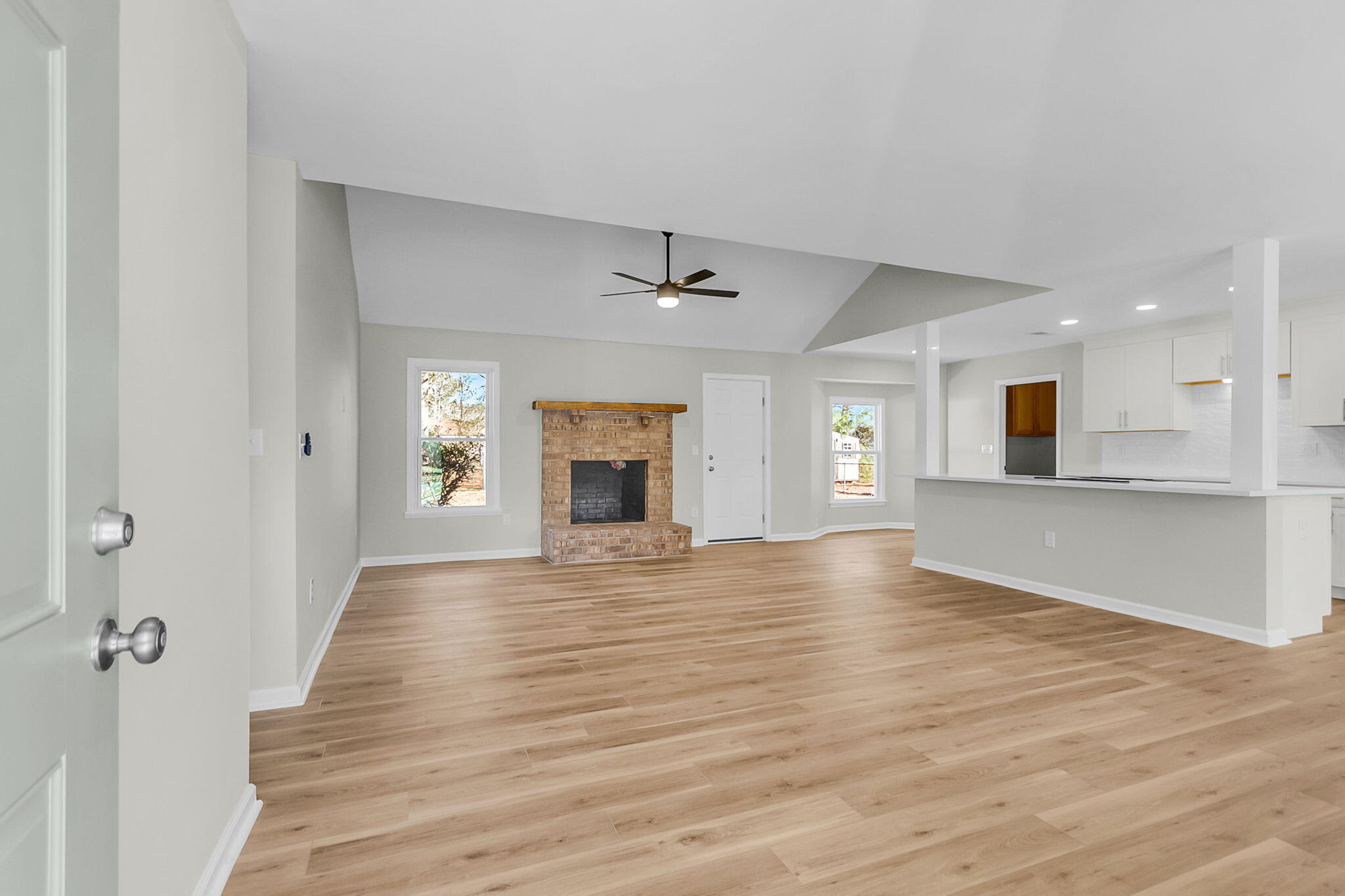 225 Longleaf Road Summerville, SC 29486 - Photo 2 of 31 Gallery Image 2