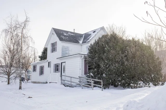 $124,900 | 107 West 10th Street, Morris, MN 56267