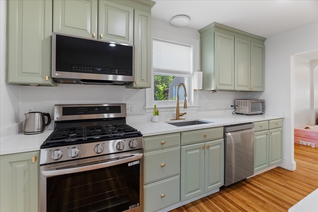 56 Congress Place Dedham, MA 02026 - Photo 13 of 36