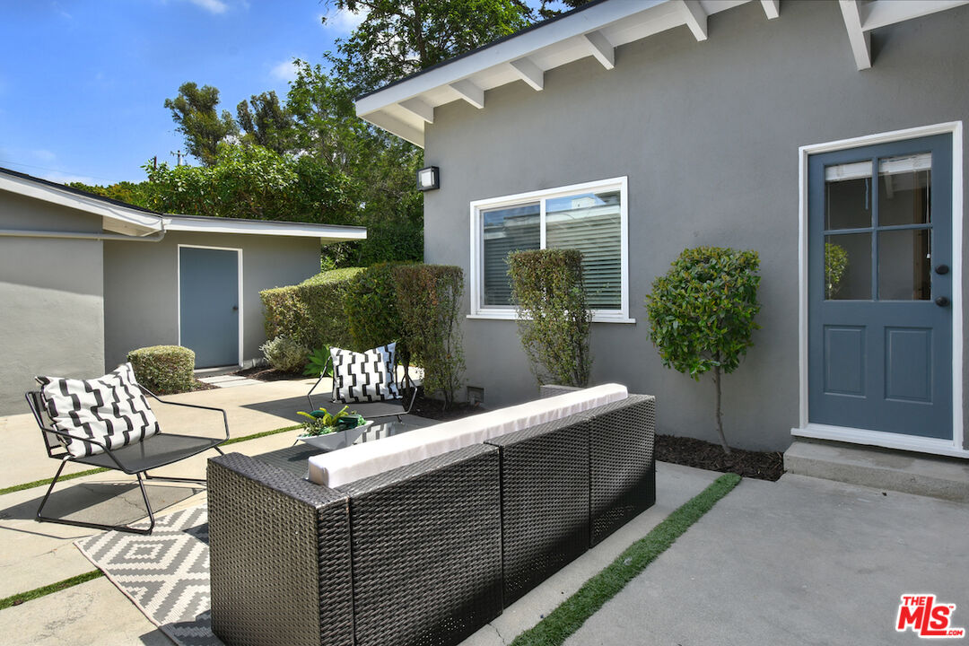 7014 Ramsgate Avenue Los Angeles, CA 90045 - Photo 4 of 41
