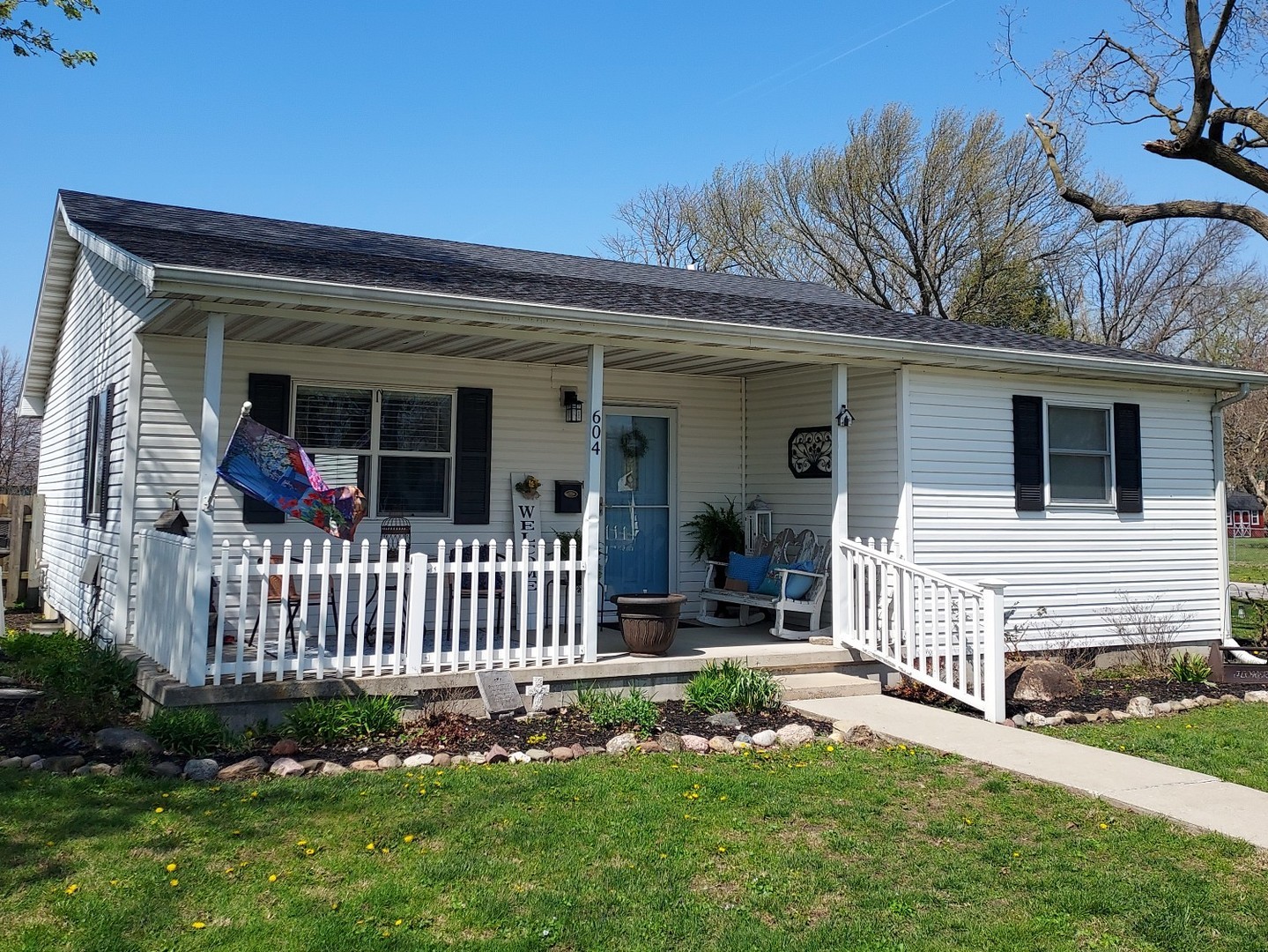 604 South Locust Street Arcola, IL 61910 - Photo 1 of 20
