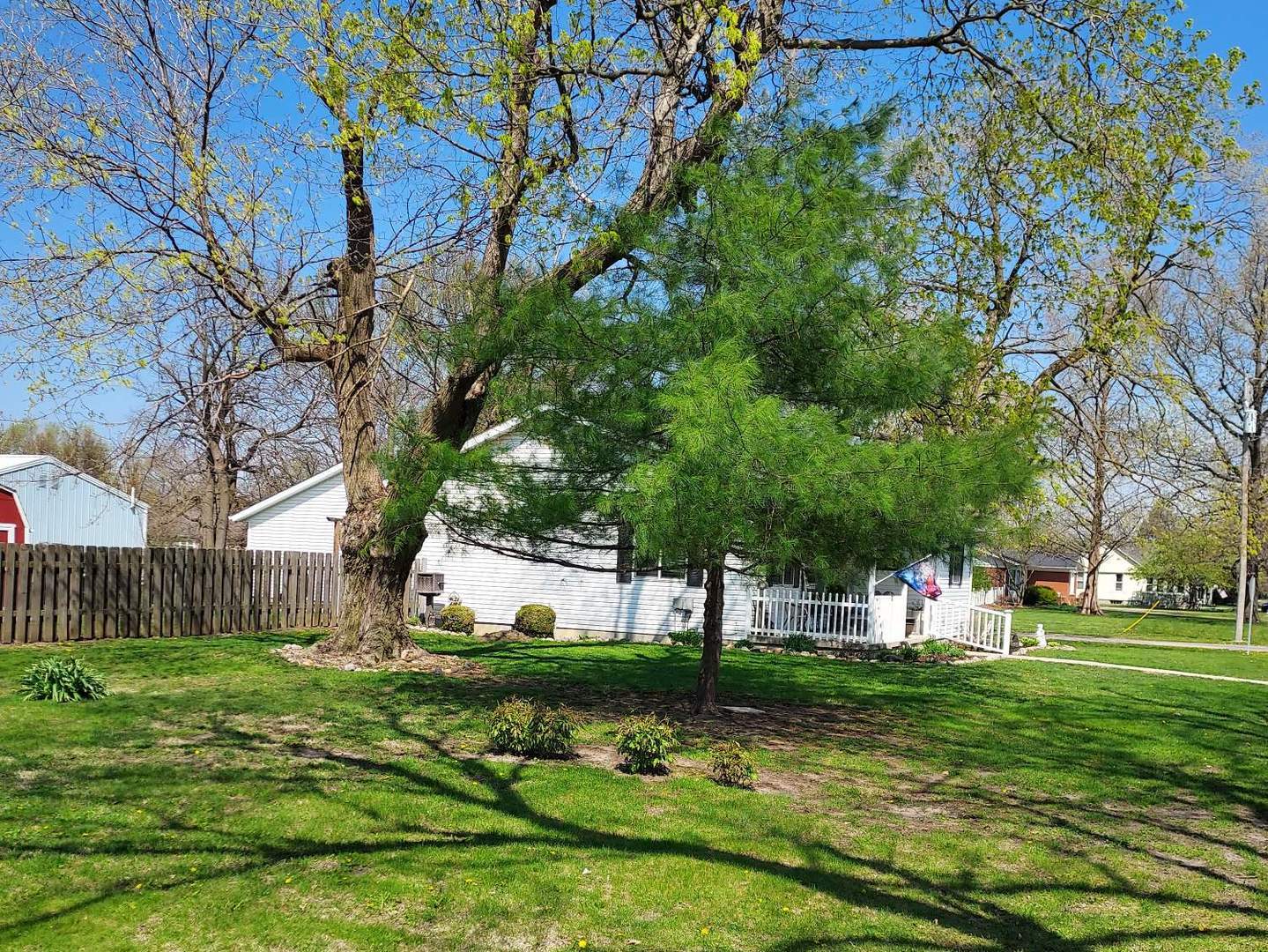 604 South Locust Street Arcola, IL 61910 - Photo 2 of 20