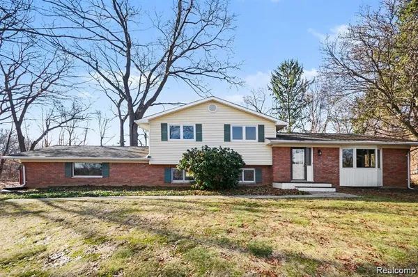 $2,700 | 8841 Clark Road, Clarkston, MI 48346
