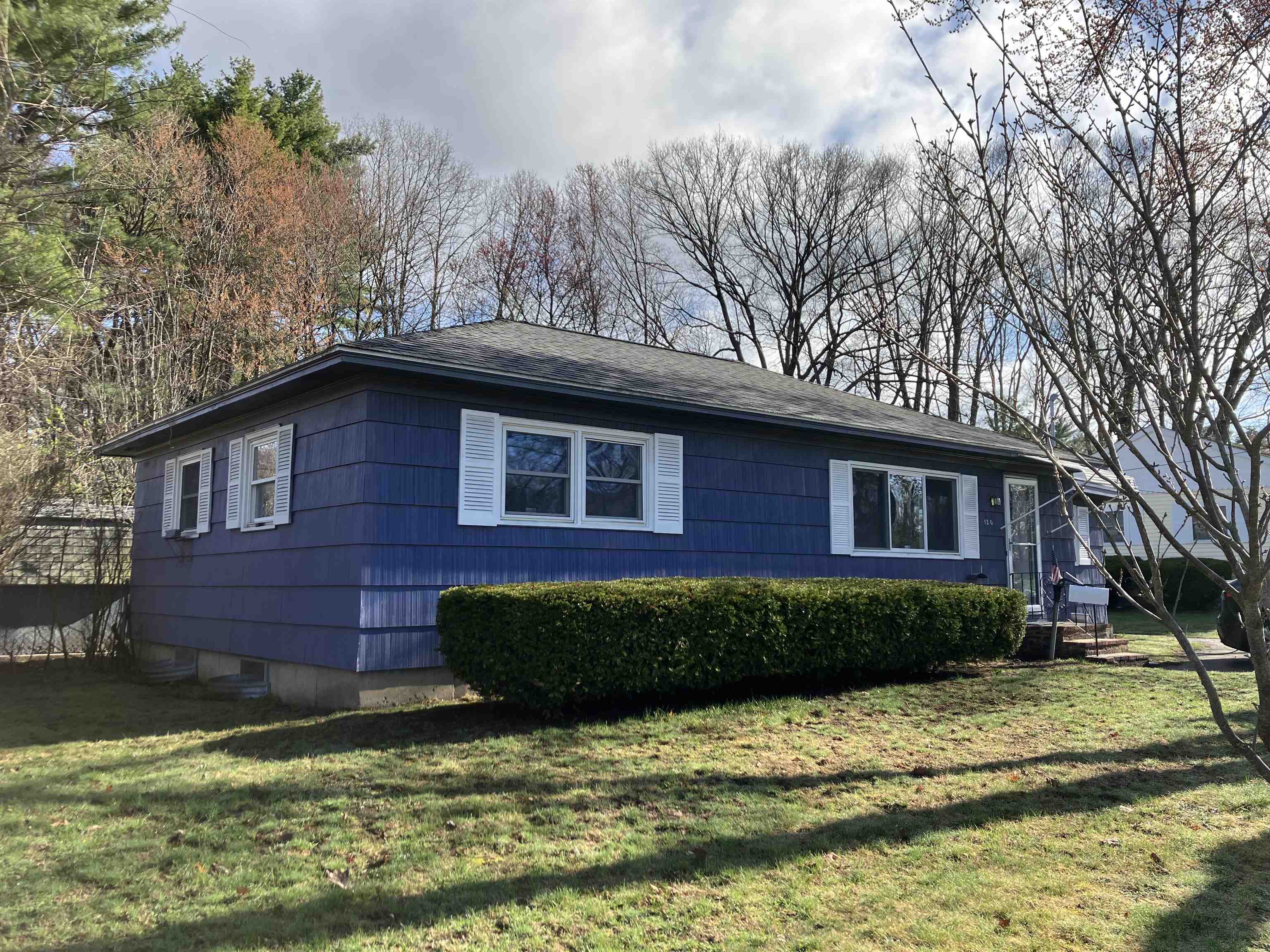 120 Purdue Street Manchester, NH 03103 - Photo 1 of 30