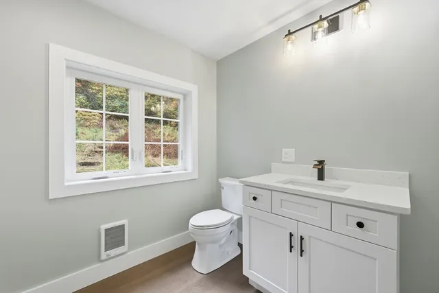 $824,000 | 75 Lead Mine Road, Southampton, MA 01073