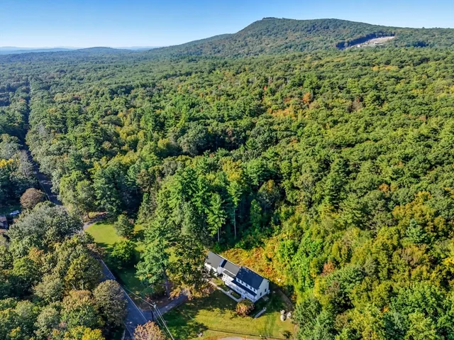 $824,000 | 75 Lead Mine Road, Southampton, MA 01073