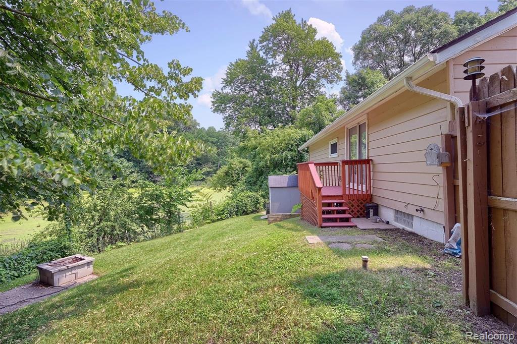 1712 Rochester Road Leonard, MI 48367 - Photo 27 of 29