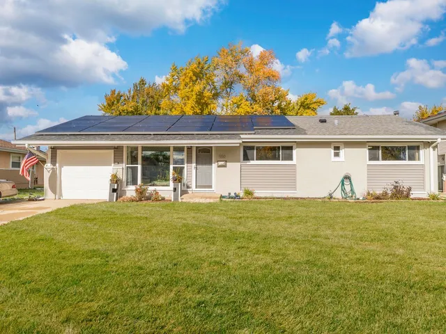 $395,000 | 550 Norridge Lane, Hoffman Estates, IL 60169