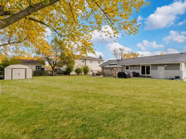 $395,000 | 550 Norridge Lane, Hoffman Estates, IL 60169