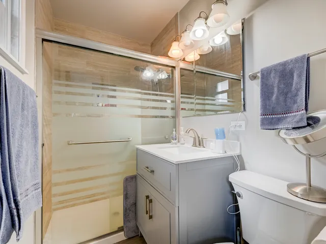 $395,000 | 550 Norridge Lane, Hoffman Estates, IL 60169