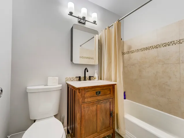 $395,000 | 550 Norridge Lane, Hoffman Estates, IL 60169