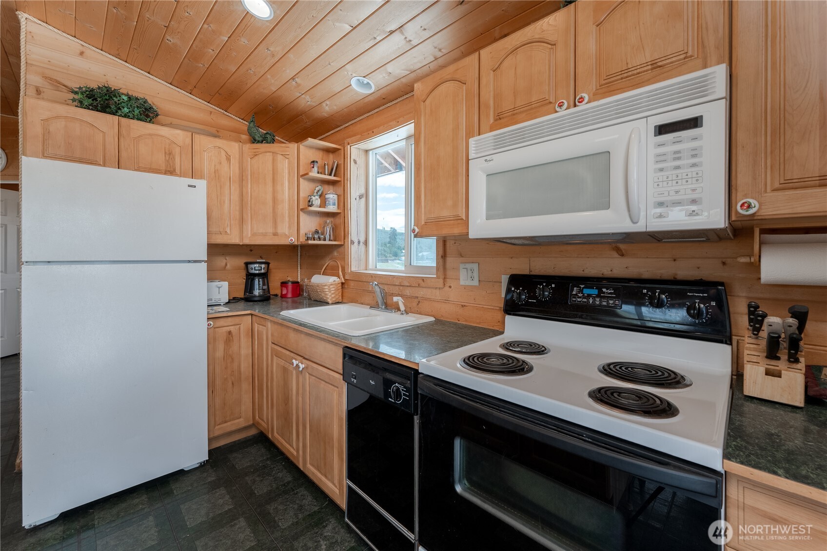 645 Chelan Trails Road Manson, WA 98831 - Photo 9 of 40 Gallery Image 9