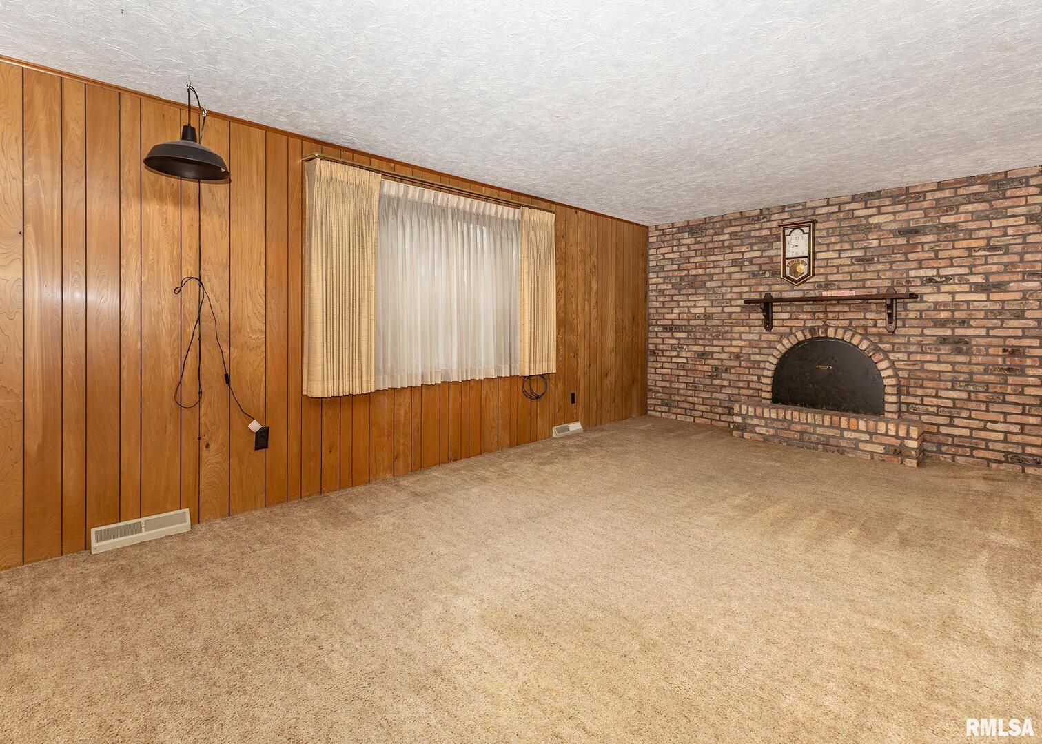 2705 36th Street Rock Island, IL 61201 - Photo 22 of 29 an empty room with windows