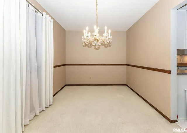 a view of a livingroom with window