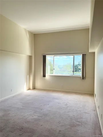 $359,000 | 170 Schofield Street, Unit 2F | City Island