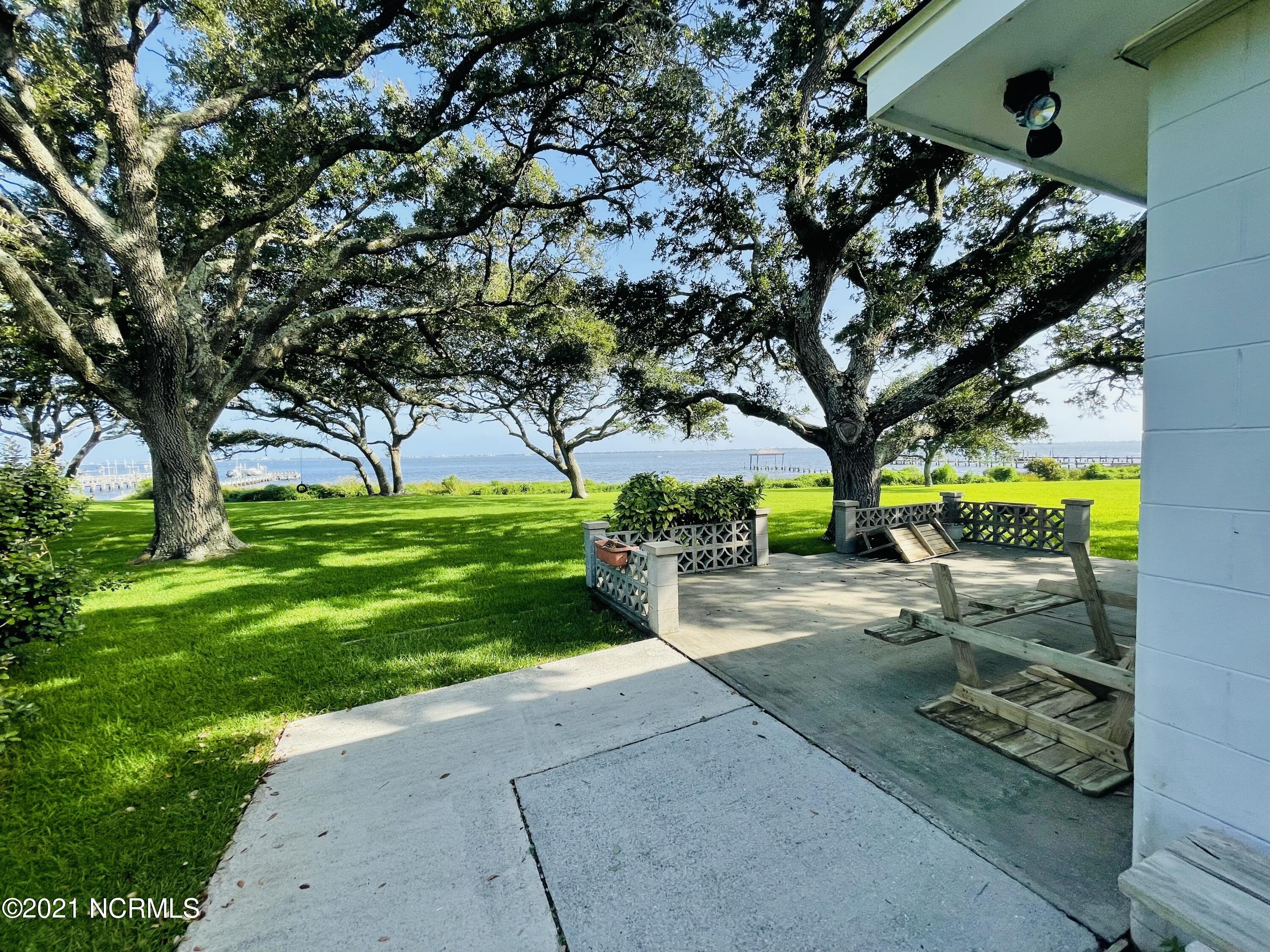 419 Pearson Circle Newport, NC 28570 - Photo 12 of 58 Left side