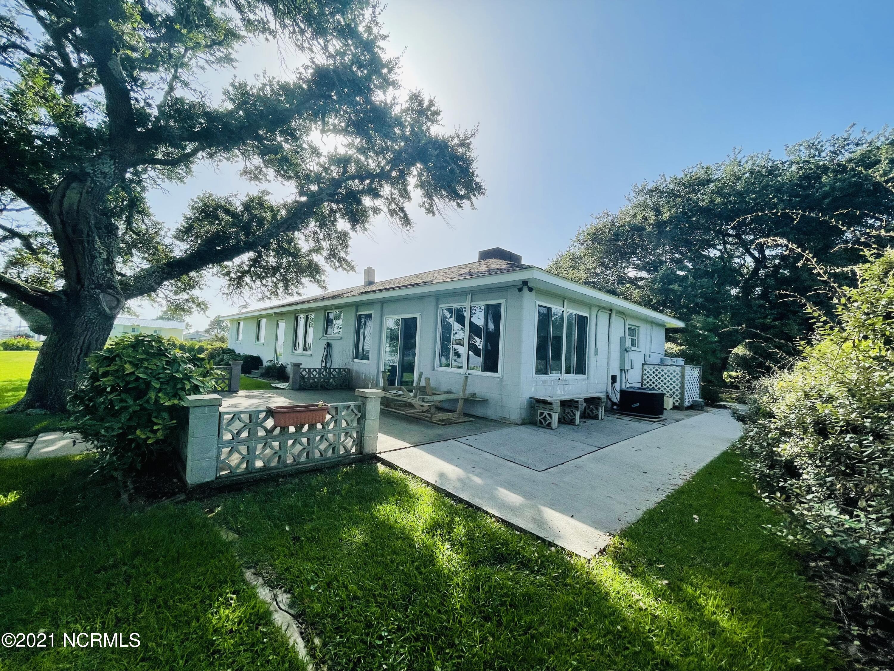 419 Pearson Circle Newport, NC 28570 - Photo 13 of 58 Rear to left side