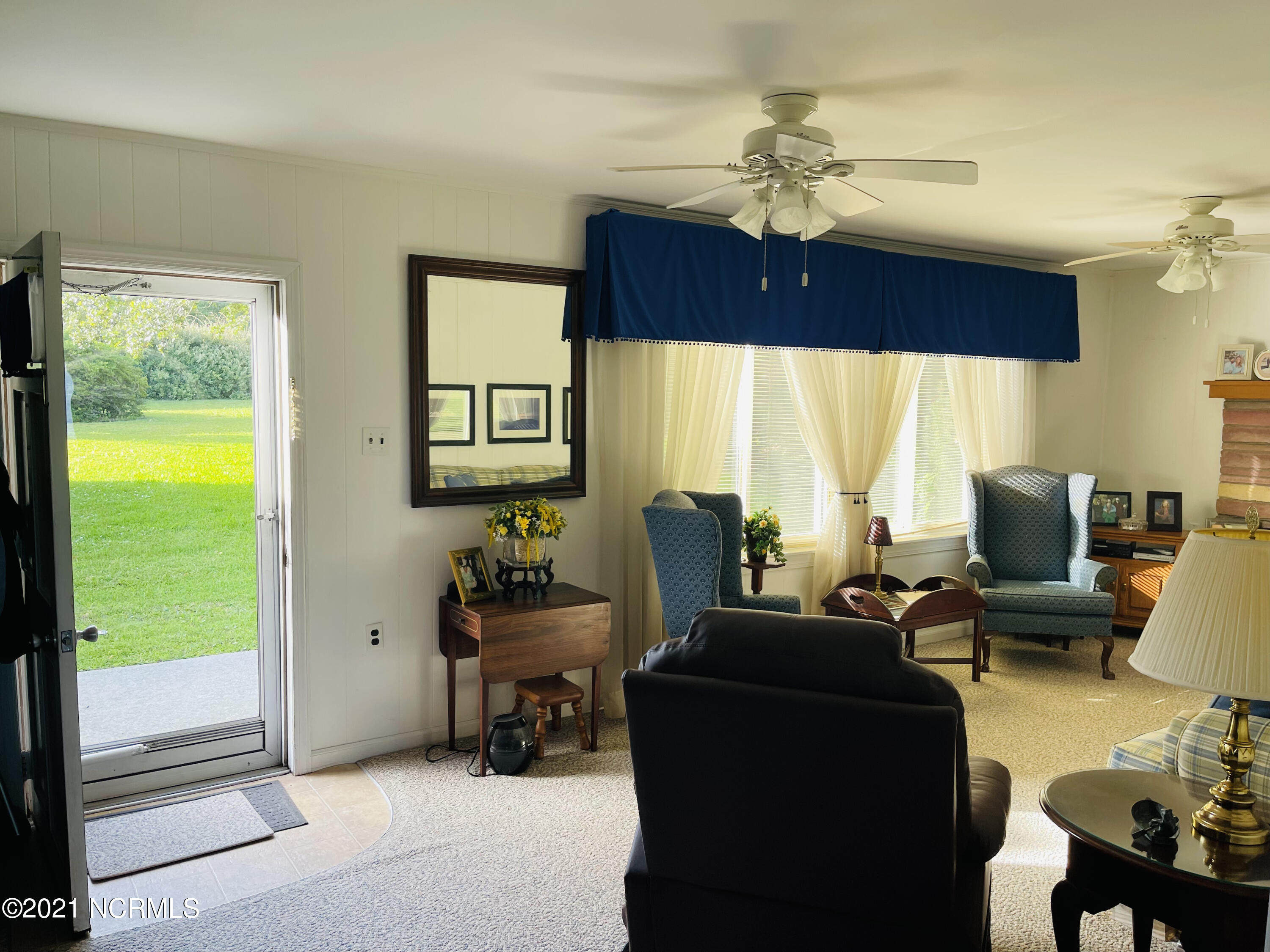 419 Pearson Circle Newport, NC 28570 - Photo 16 of 58 Front door into Living Room