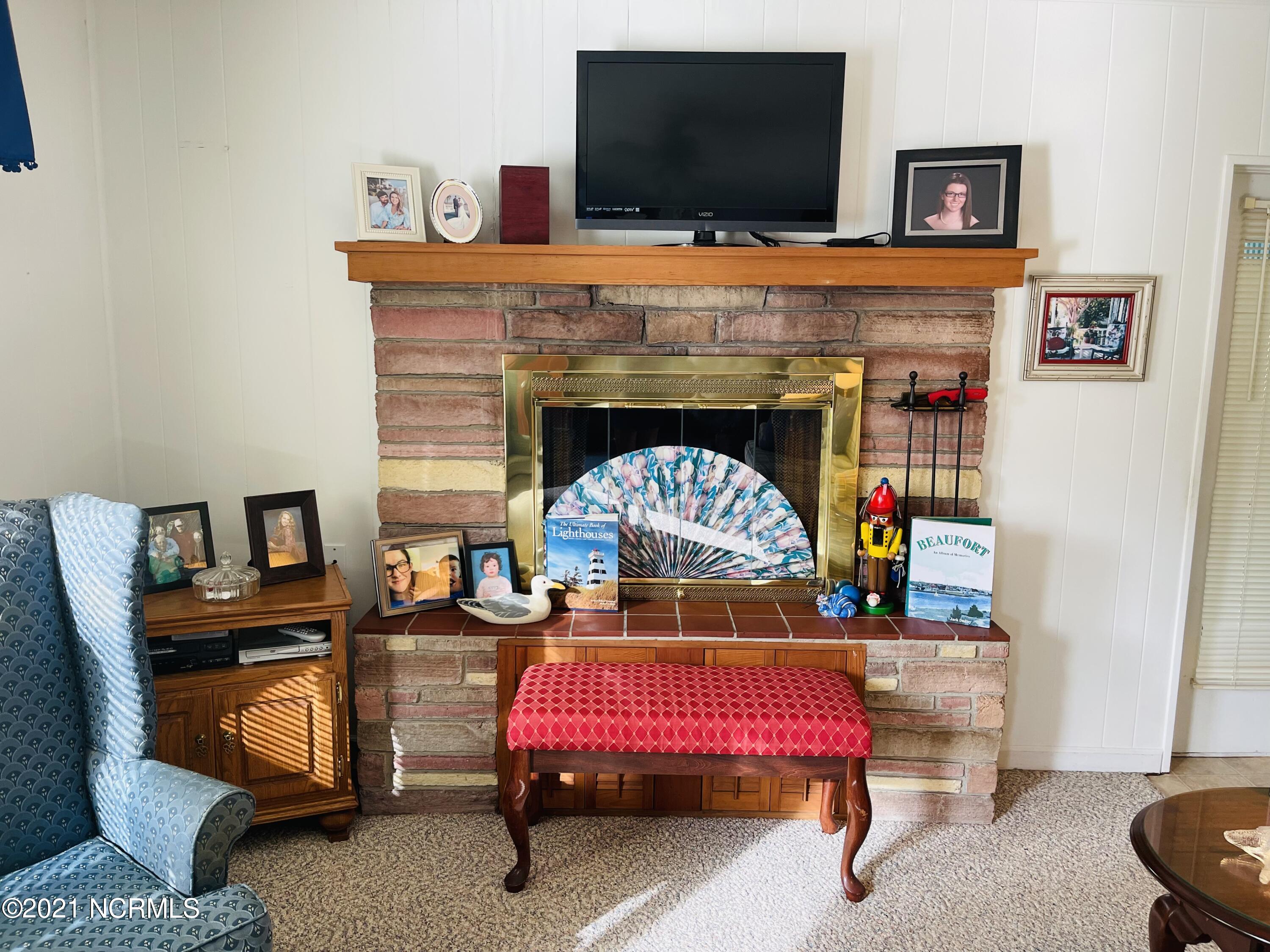 419 Pearson Circle Newport, NC 28570 - Photo 19 of 58 Fireplace ( Once had gas logs sellers have not used so No Representation )