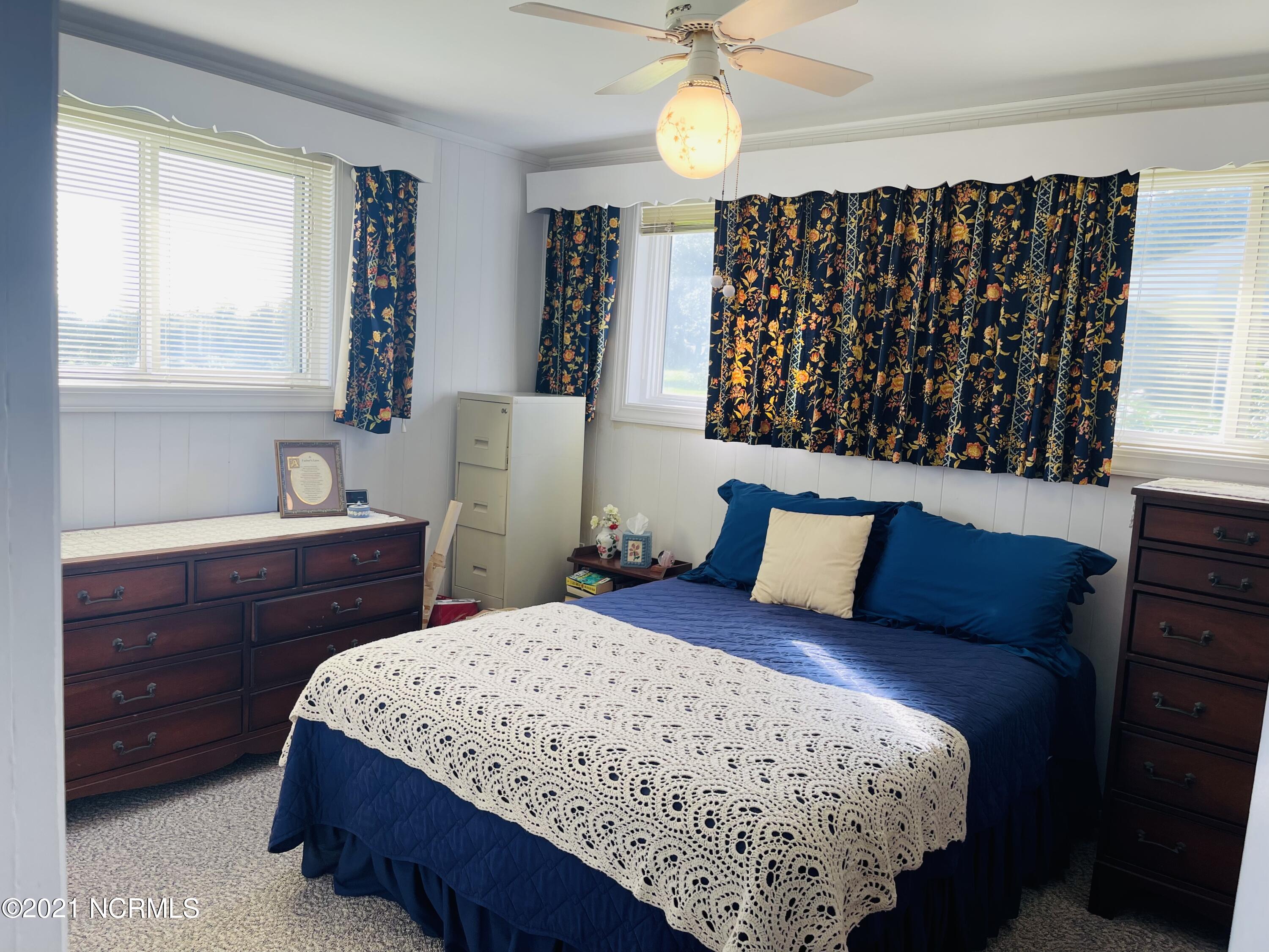 419 Pearson Circle Newport, NC 28570 - Photo 29 of 58 Primary Bed Room (1)