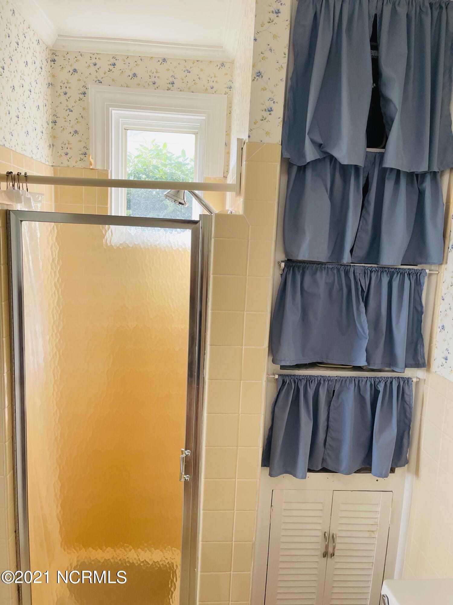 419 Pearson Circle Newport, NC 28570 - Photo 33 of 58 Primary Bath Walk in shower full bath ( 1)