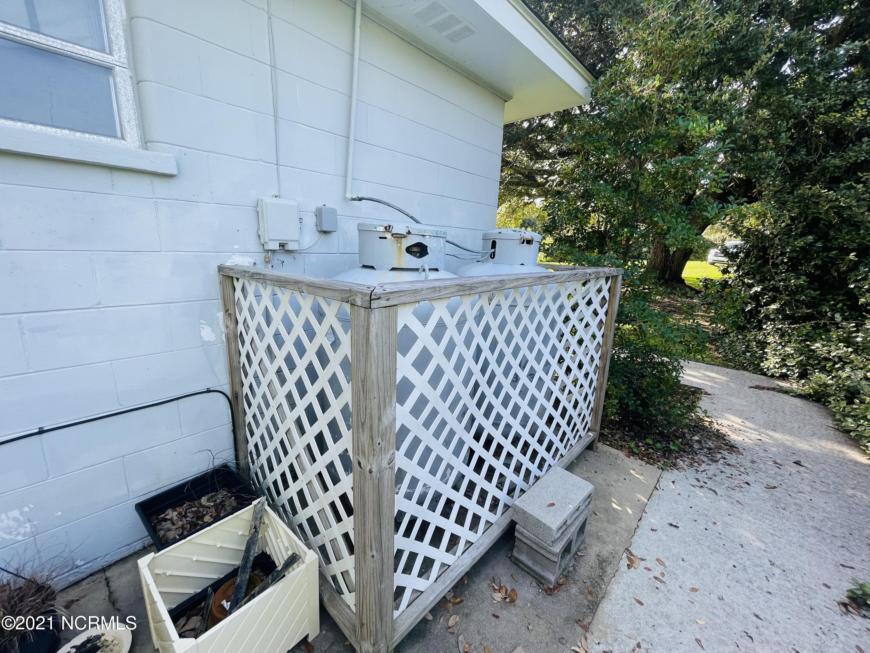419 Pearson Circle Newport, NC 28570 - Photo 51 of 58 Gas tanks