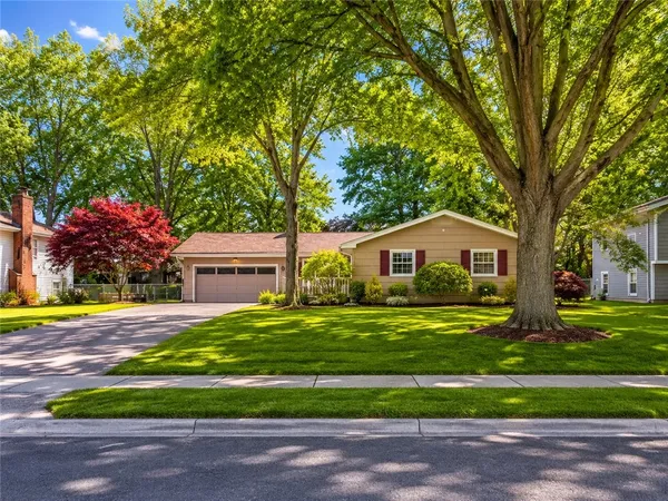 $194,900 | 348 Paddy Hill Drive, Greece, NY 14616