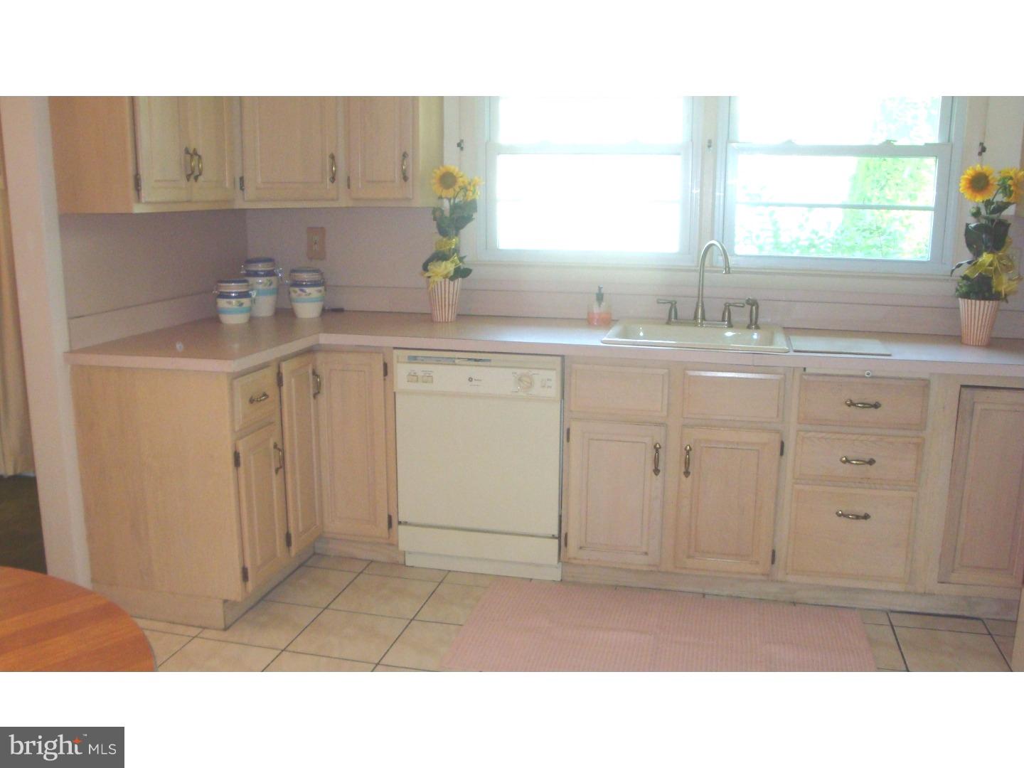 706 Heritage Road Cinnaminson, NJ 08077 - Photo 8 of 15 Kitchen