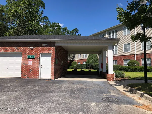 $1,300 | 2807 Bloomfield Lane, Unit 308, Wilmington, NC 28412
