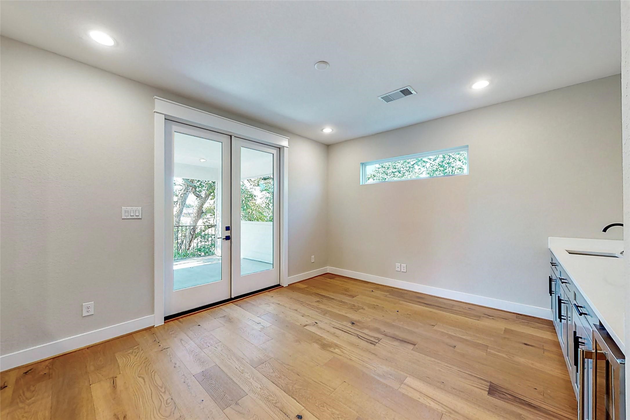 110 East 28th Street Houston, TX 77008 - Photo 17 of 43 a view of an empty room with wooden floor and a window
