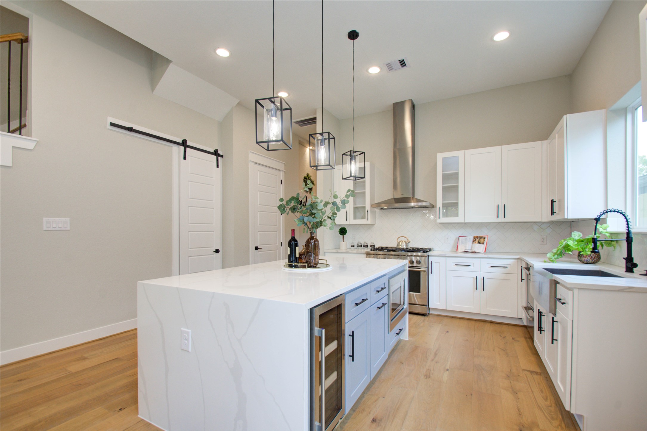 110 East 28th Street Houston, TX 77008 - Photo 25 of 43 a kitchen with white cabinets and white appliances