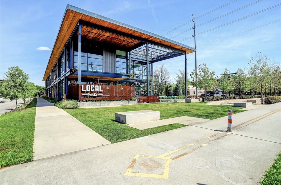 110 East 28th Street Houston, TX 77008 - Photo 39 of 43 a view of a volley ball court