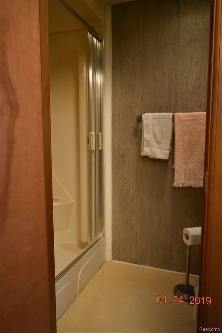 1505 West Hibbard Road Owosso, MI 48867 - Photo 11 of 13 master bath 2nd view.jpg