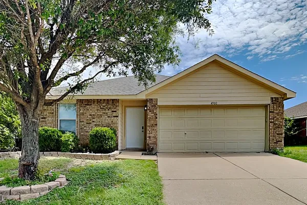 $2,025 | 4900 Parkview Hills Lane, Fort Worth, TX 76179