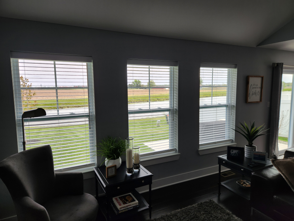 6121 Park View Drive Bourbonnais, IL 60914 - Photo 22 of 22 a living room with furniture and a window