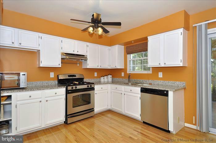 9012 Pickwick Village Terrace Silver Spring, MD 20901 - Photo 1 of 19 Kitchen