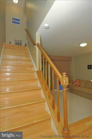 9012 Pickwick Village Terrace Silver Spring, MD 20901 - Photo 2 of 19 Interior (General)