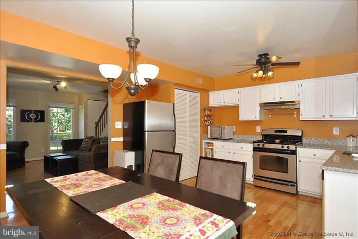 9012 Pickwick Village Terrace Silver Spring, MD 20901 - Photo 13 of 19 Kitchen