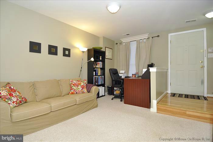 9012 Pickwick Village Terrace Silver Spring, MD 20901 - Photo 15 of 19 Family Room