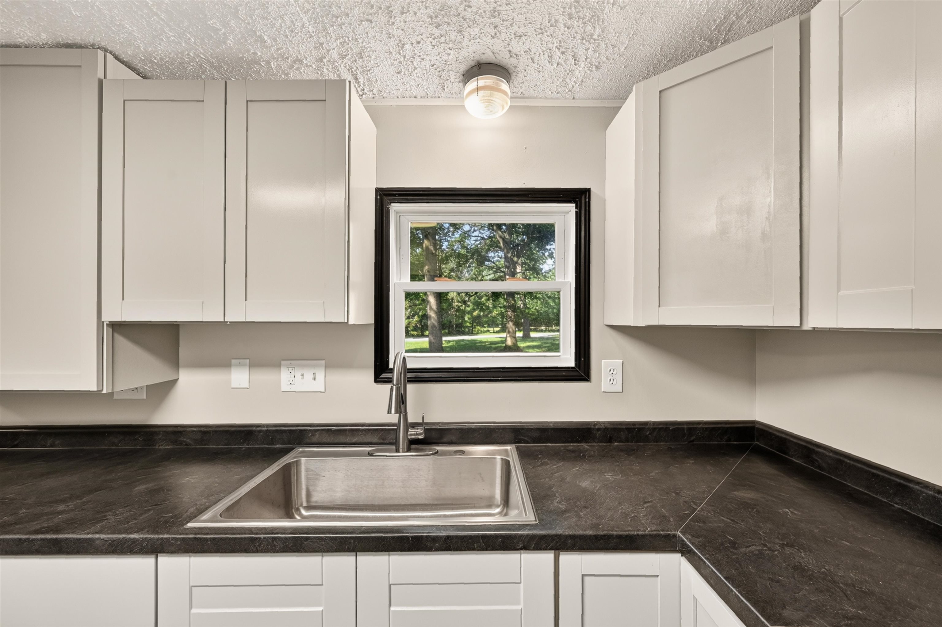 249 East Bradford Road Midland, MI 48640 - Photo 11 of 66