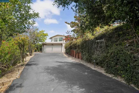 $1,985,000 | 210 Courtney Lane, Orinda, CA 94563