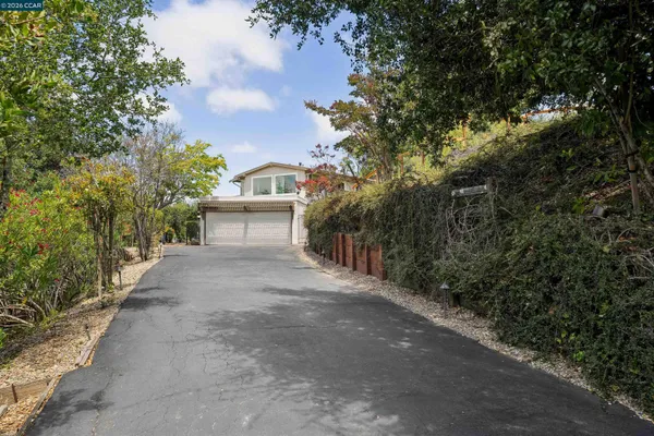 $1,985,000 | 210 Courtney Lane, Orinda, CA 94563