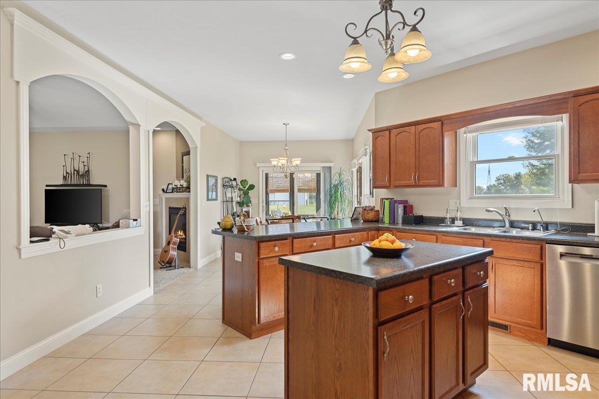 2650 Roby Road Mechanicsburg, IL 62545 - Photo 15 of 77 Gallery Image 15