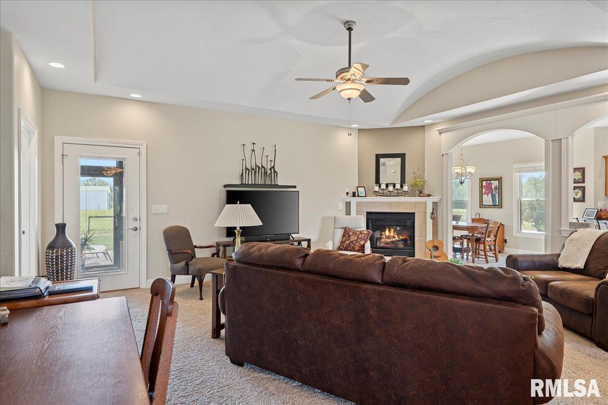 2650 Roby Road Mechanicsburg, IL 62545 - Photo 5 of 77 Gallery Image 5