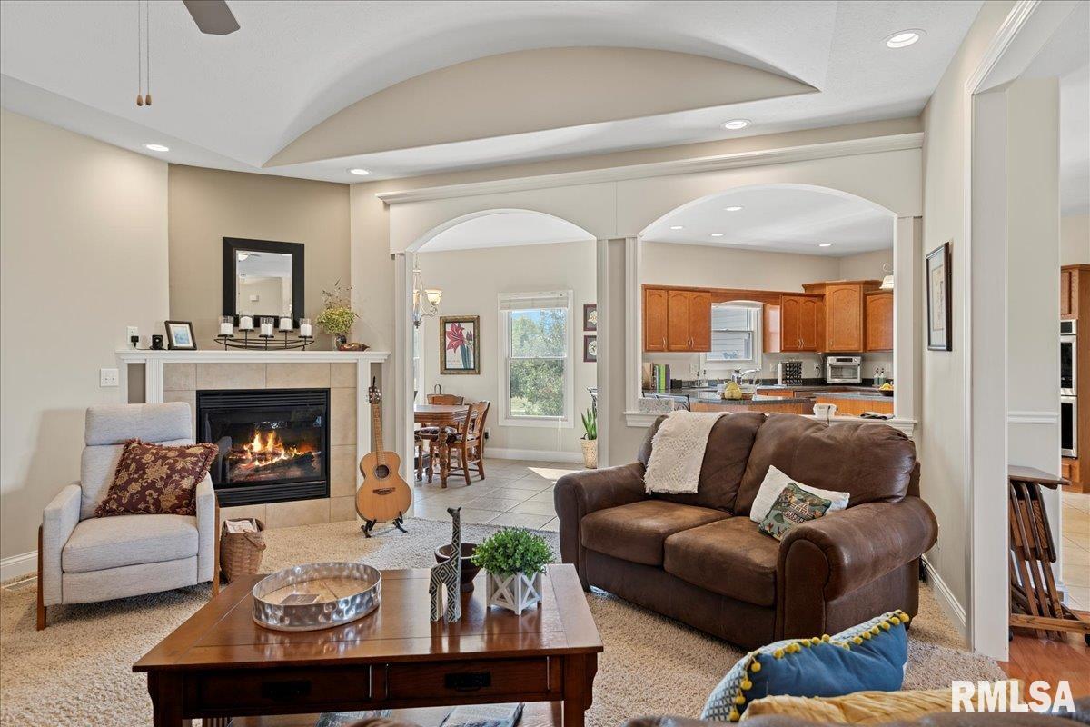 2650 Roby Road Mechanicsburg, IL 62545 - Photo 6 of 77 Gallery Image 6